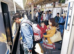 ふるさとに別れ Ｕターン始まる 富山県内ピークきょうまで