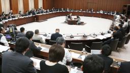 衆院憲法審査会で９６条見直し議論、７党が見解