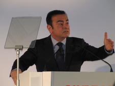UPDATE2: 日産自&lt;7201.T&gt;、今期営業利益は前年比16.5％増 中期計画達成に自信