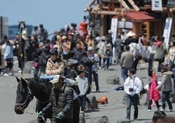 富士山:期待と不安 世界遺産効果で観光客急増確実