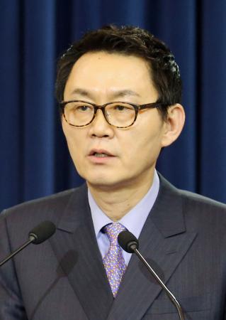 ＜尹昶重セクハラ疑惑＞「激励の意味で腰を叩いただけ」釈明