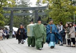 出雲大社:「本殿遷座祭」お祝いムード最高潮 「神の帰還」に全国から観光客 ／島根