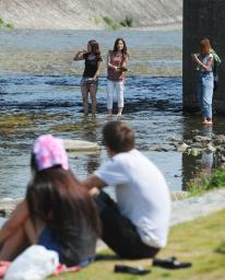 各地で暑さ続く 福井でも今年初の真夏日に（福井県）