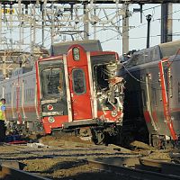 通勤電車衝突、６０人負傷＝米