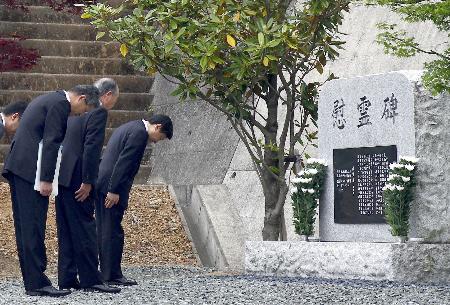 三重訪問の皇太子さま、石畳の熊野古道を散策「素晴らしい道でした」