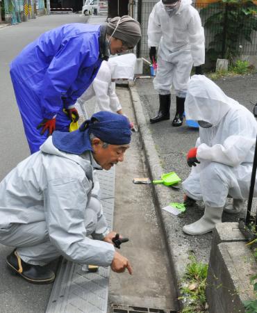 福島市民ら４００人が一斉除染 自主的に市中心部で