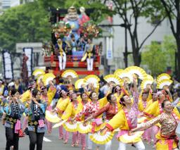 「仙台青葉まつり」で山ぼこ巡行