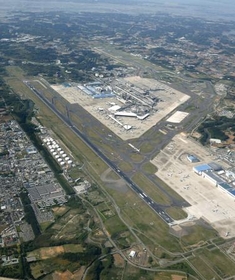 成田空港「３５歳」に 国内、近距離路線強化へ