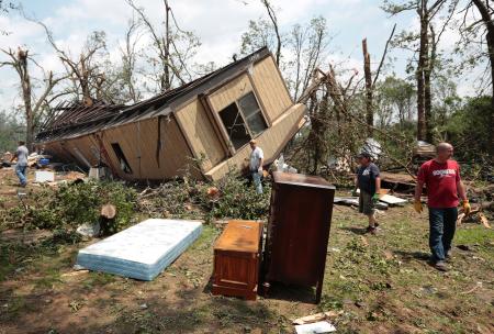 米の巨大竜巻、死者５１人に ２日間で２８発生、３００戸以上を破壊