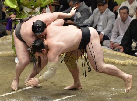 稀勢が日馬撃破！白鵬も１２連勝！／夏場所