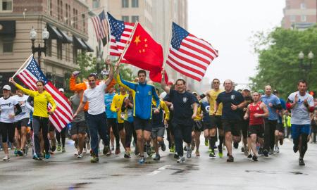 ボストンマラソン最後の１マイル再び、ランナー集結