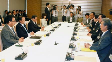 競争力会議、成長戦略取りまとめ議論 経財相「８合目に」