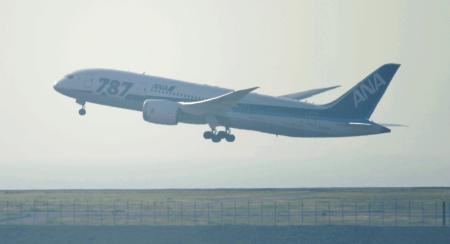 トラブル相次いだＢ７８７、定期便運航を再開