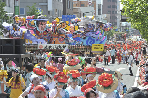 復興へ…1000人がパレード 福島で「東北六魂祭」