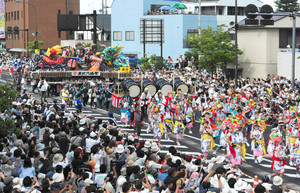 復興へ１０００人パレード 福島で東北六魂祭