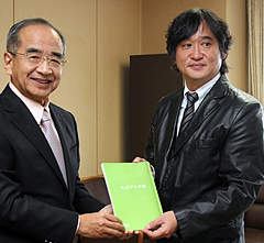 鈴木亮平「東京の父」塩屋氏の死を悼む