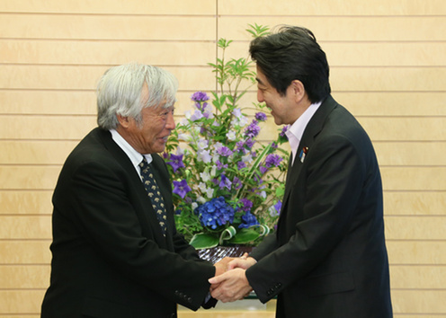 最高齢エベレスト登頂の三浦さんが東京で会見「無事帰ってこれたことに意義」