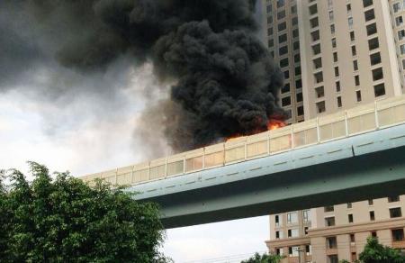 中国・アモイでバス炎上 写真特集