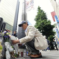 丸５年…被害者らが献花「語り継ぐこと」