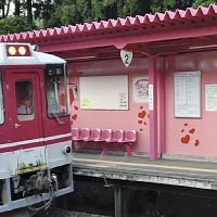 ４駅しかない「恋」のつく駅の一つ、ピンク色に