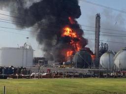 化学工場で爆発、男性死亡、７７人けが 米ルイジアナ州