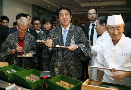 和食をトップセールス 創作ポーランド料理も 安倍首相