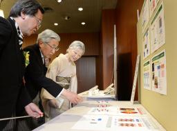 皇室:両陛下が日本学士院授賞式出席