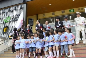 琥珀とウニがお出迎え 岩手・ＪＲ久慈駅リニューアル