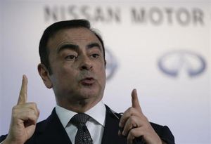 日産自、ゴーンＣＥＯの13年3月期役員報酬は9億8800万円