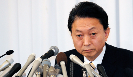 鳩山元首相「尖閣盗んだ」発言…菅長官「絶句」