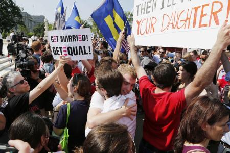 米最高裁、同性婚排除は違憲 男女間と同等の権利を
