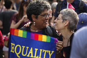 同性婚手続き再開の見通しのカリフォルニア州で喜びの声