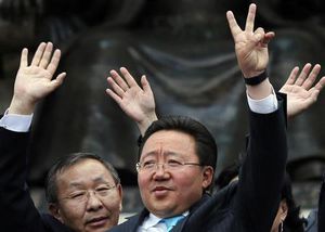 モンゴル大統領選、現職のエルベグドルジ氏が再選