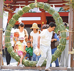 けがれはらいスッキリ 奈良・桜井の神社で夏越の大祓
