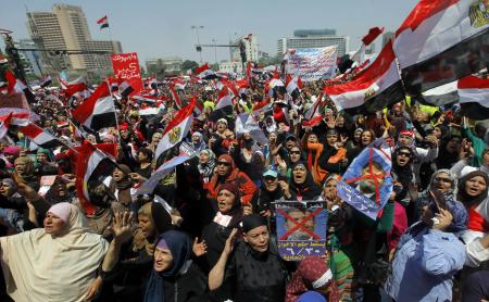 エジプト、デモ拡大で混乱全土に ７人が死亡