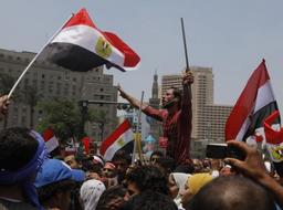 エジプト軍が48時間以内の政治的合意要求、介入を警告