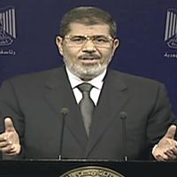 エジプト大統領、辞任拒否「血を流す準備ある」