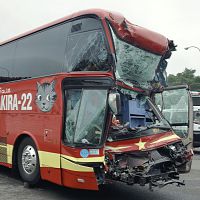 栃木で夜行バスが追突事故 運転手が死亡