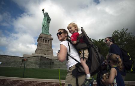 自由の女神観光、９カ月ぶりに再開 米独立記念日