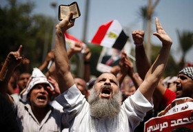 エジプト前大統領派デモに軍発砲、３人死亡