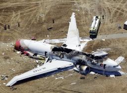 着陸失敗のアシアナ機、死亡した２人は中国のパスポート所持