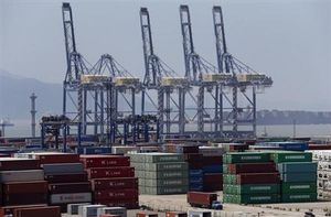 UPDATE 2-中国貿易統計、6月輸出は前年比3.1％減、2012年1月以来のマイナスに