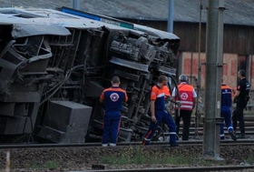 仏列車事故原因、ポイント部品故障か 当局が言及