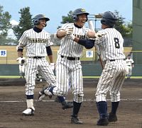 ［高校野球県大会］山梨、甲府工振り切る