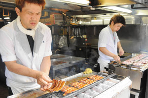 仕入れ価格高騰も「うなぎ祭り」盛況 成田山新勝寺界隈