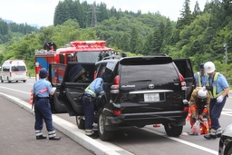 指名手配中の男が車内で自殺