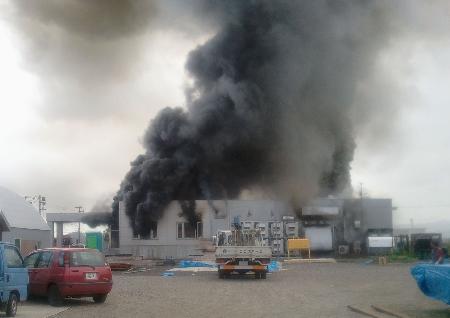 工場内部を全焼、２人死亡...釧路市