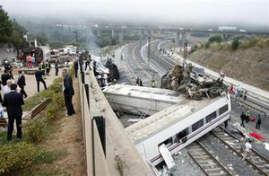 47NEWS ＞ 共同ニュース ＞ スペインの鉄道脱線、５６人死亡 負傷７０人、車両が大破