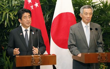 安倍首相:中韓と首脳会談探る