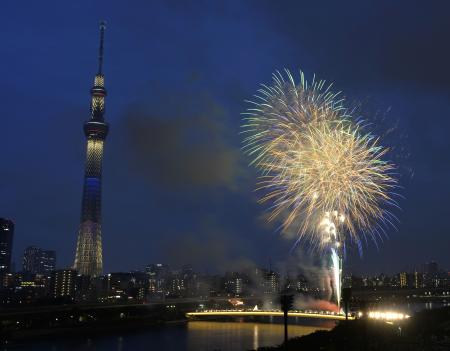 首都圏でゲリラ豪雨 花火大会やコンサートが中止に